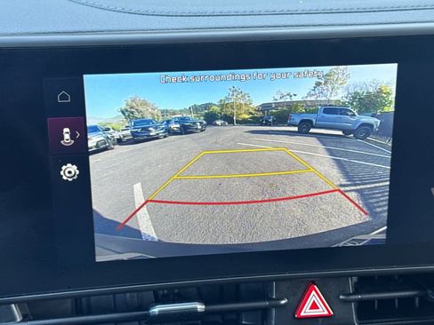 Used 2025 Kia Sportage EX image 18