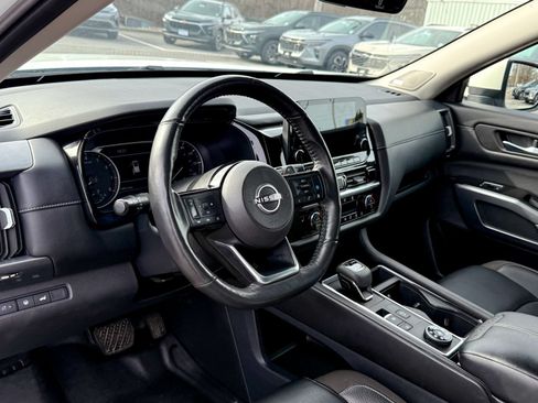 Used 2023 Nissan Pathfinder SL w/ SL Premium Package AWD/4WD image 12
