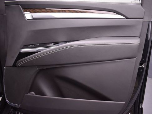 Certified 2025 Cadillac Escalade ESV Sport Platinum image 40