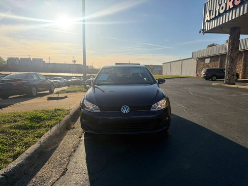 Used 2017 Volkswagen Golf SE FWD image 2