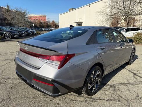Used 2025 Hyundai Elantra Sport image 21