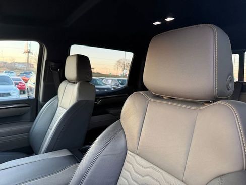 Used 2024 Chevrolet Silverado 1500 ZR2 w/ Technology Package image 10