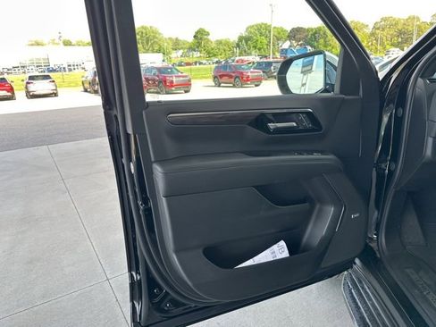 New 2025 Chevrolet Suburban Premier image 27