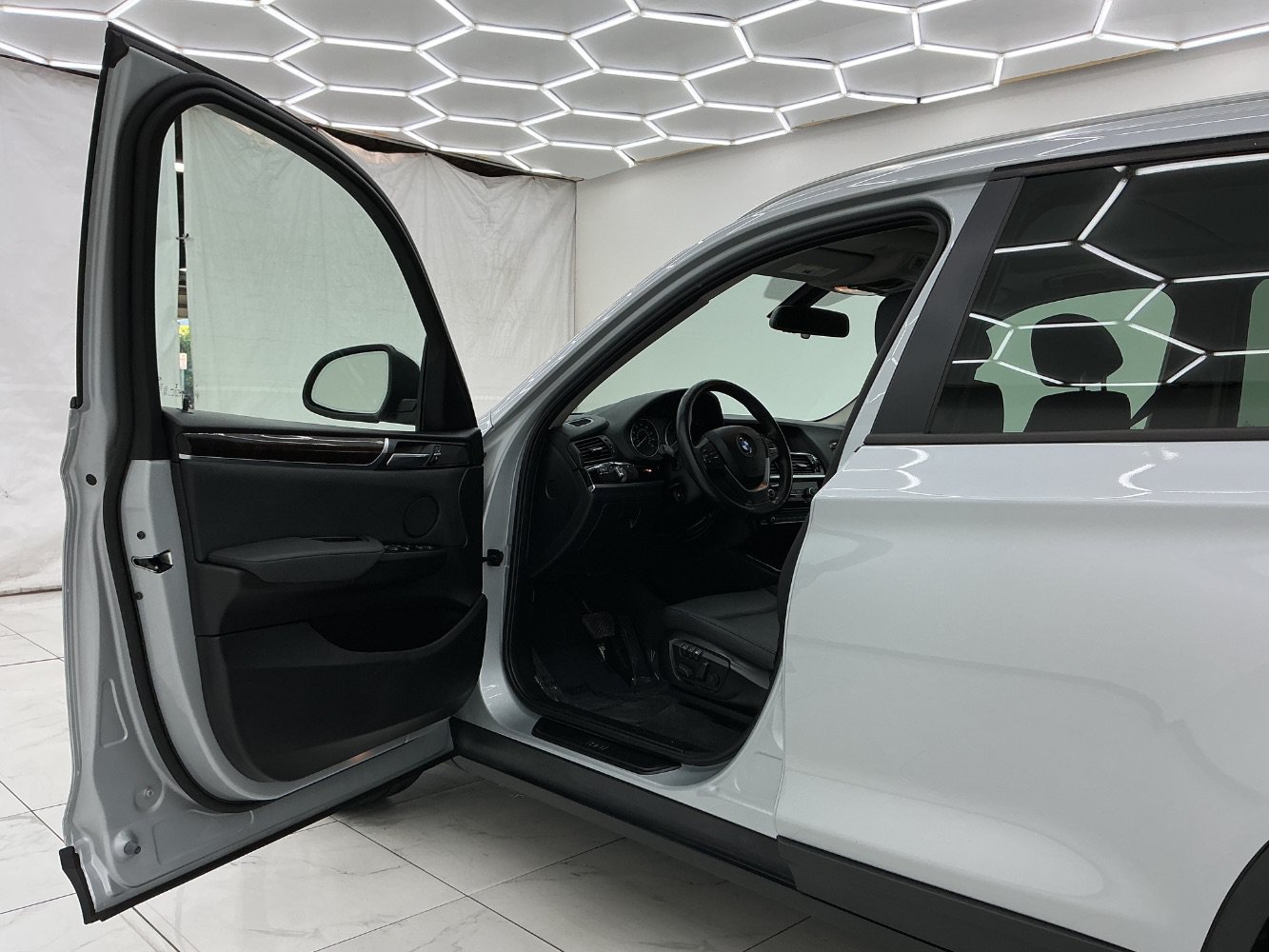 Used 2017 BMW X3 xDrive28i AWD/4WD image 16