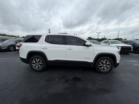 Used 2023 GMC Acadia SLE FWD image 2