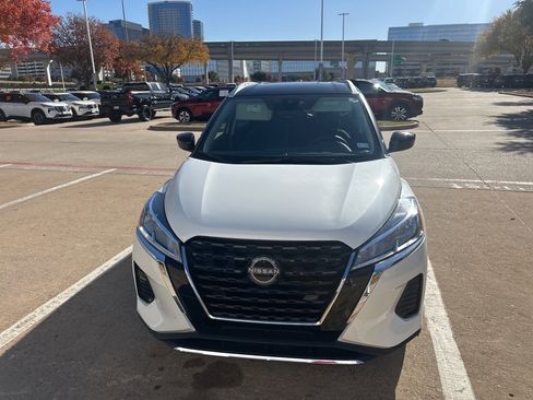 Certified 2023 Nissan Kicks SV image 7