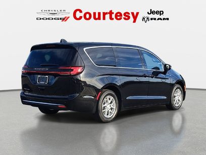 New 2027 Chrysler Pacifica Select
