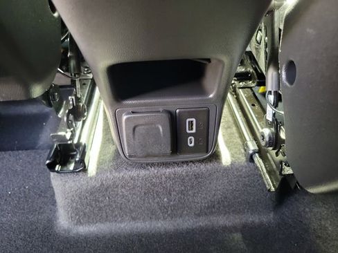 Used 2023 Chevrolet TrailBlazer LT w/ Convenience Package FWD image 12