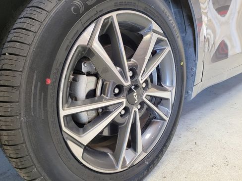 Used 2023 Kia Forte LXS image 31