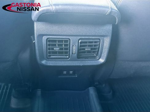 Used 2021 Toyota Venza XLE w/ Softex Package image 31