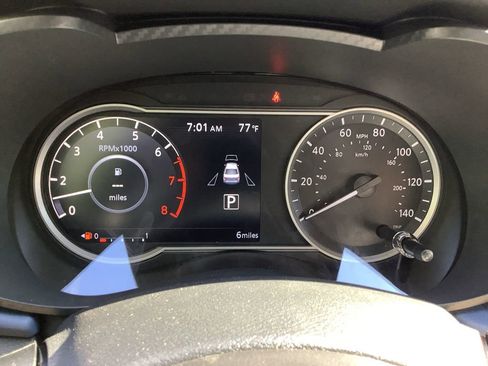 Used 2025 Nissan Versa SV w/ Trunk Package image 29