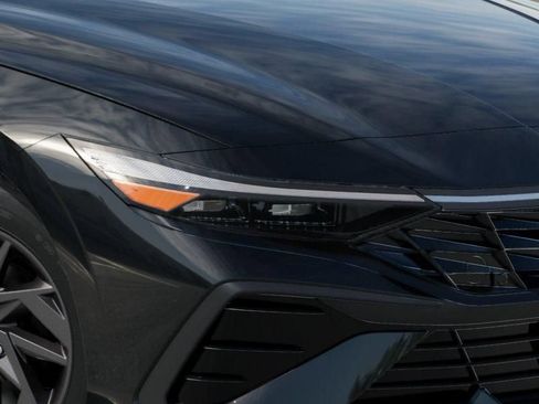 Certified 2025 Hyundai Elantra Hybrid FWD image 9