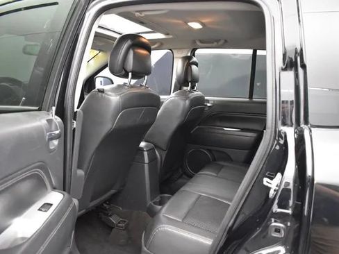 Used 2014 Jeep Compass Latitude w/ Sun/Sound Group AWD/4WD image 15