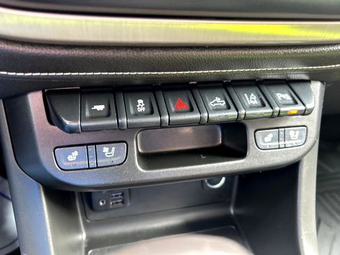 Used 2022 GMC Canyon Denali image 12