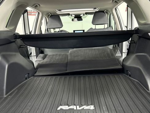 Used 2025 Toyota RAV4 XLE w/ Convenience Package image 21