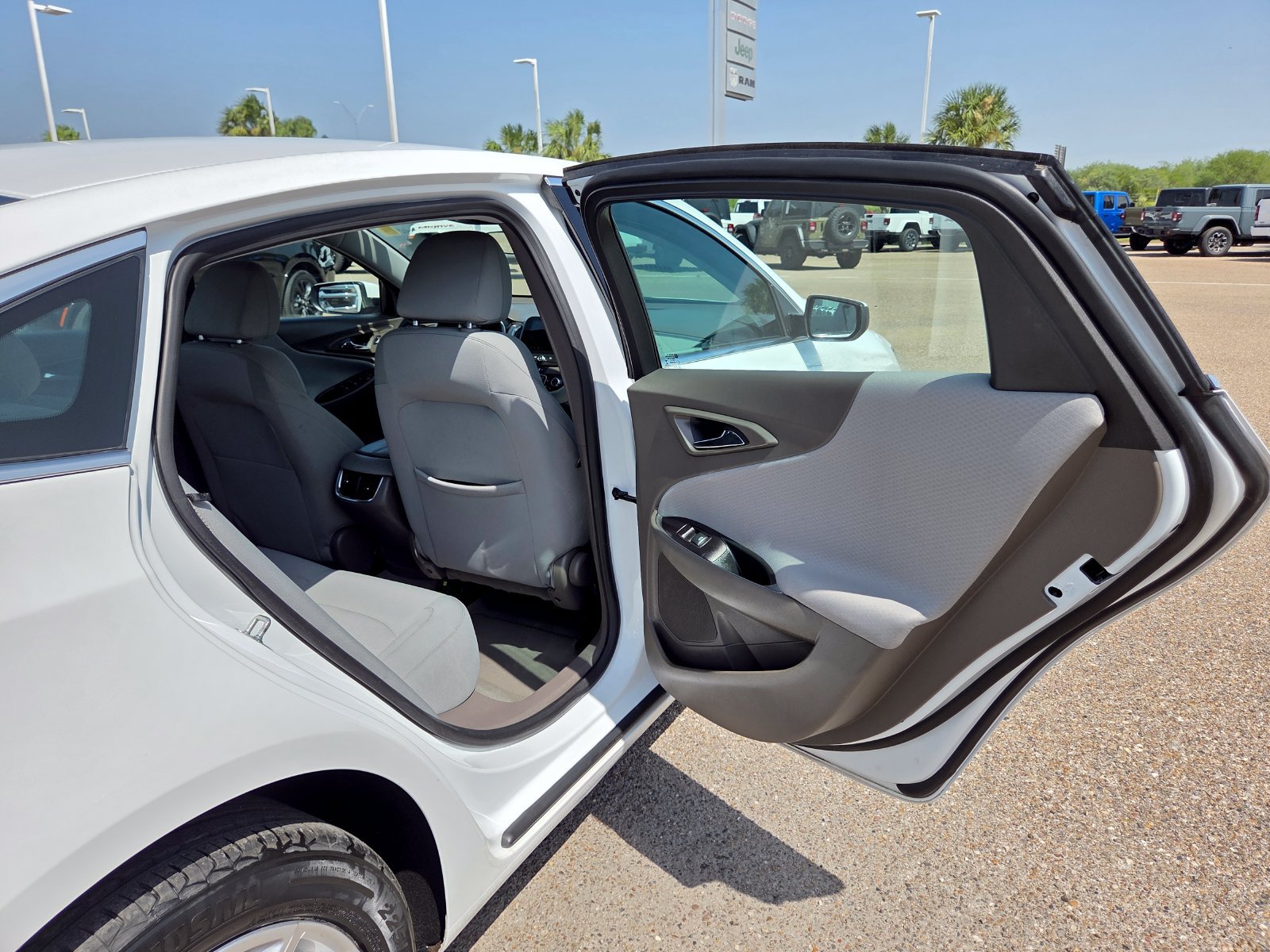 Used 2024 Chevrolet Malibu LT FWD image 16