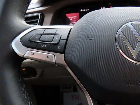 Used 2025 Volkswagen Atlas SEL Premium R-Line image 33