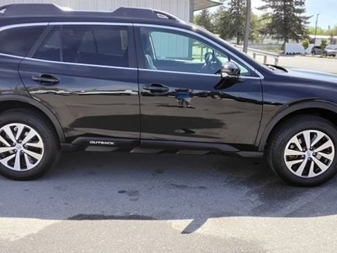 Used 2022 Subaru Outback Premium image 14