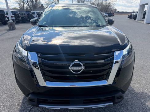 Used 2025 Nissan Pathfinder SL image 12