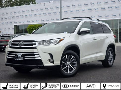 Used 2017 Toyota Highlander XLE AWD/4WD image 1