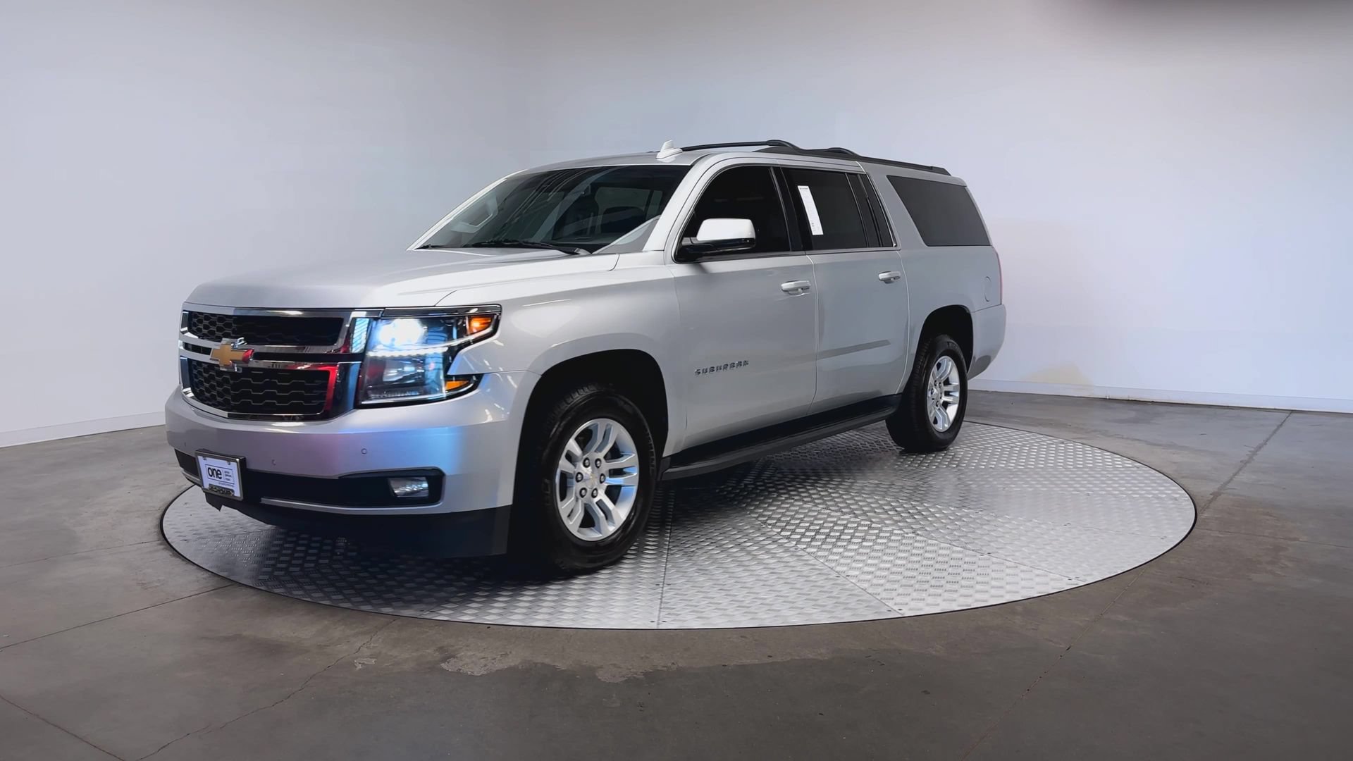 Used 2018 Chevrolet Suburban LT AWD/4WD image 4