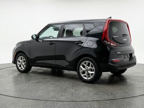 Used 2025 Kia Soul LX w/ LX Technology Package image 6