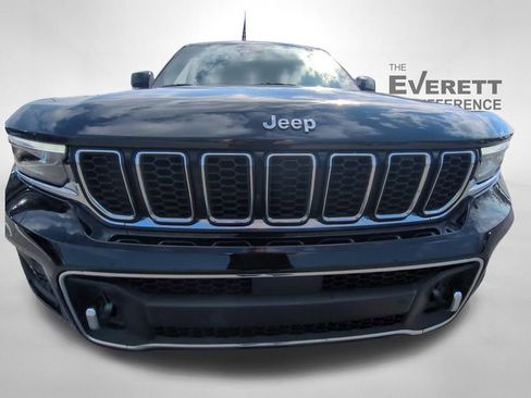 Used 2022 Jeep Grand Cherokee Overland w/ Luxury Tech Group IV image 2