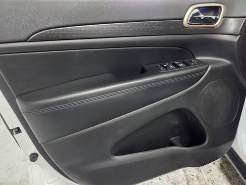 Used 2017 Jeep Grand Cherokee Laredo w/ Quick Order Package 23E image 11