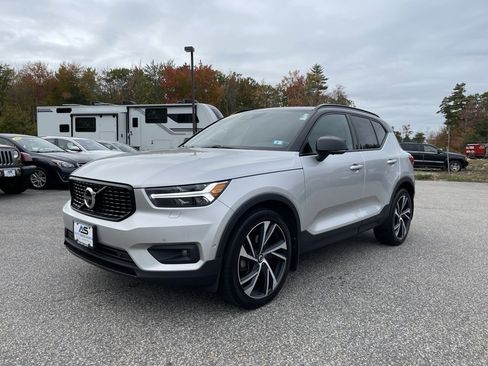 Used 2019 Volvo XC40 T5 R-Design image 1