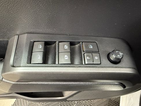 Used 2022 Toyota Tacoma TRD Off-Road image 10