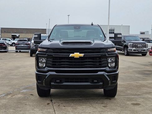 Used 2025 Chevrolet Silverado 2500 Custom w/ Custom Convenience Package AWD/4WD image 8