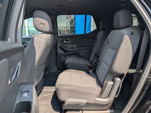 Used 2023 Chevrolet Traverse LT FWD image 15