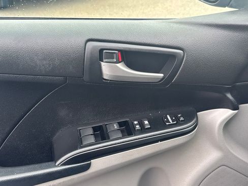Used 2012 Toyota Camry LE image 32