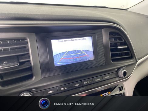 Used 2020 Hyundai Elantra SE FWD image 2