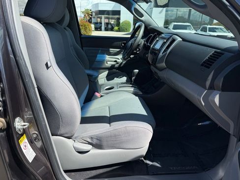 Used 2015 Toyota Tacoma 4x4 Double Cab w/ TRD Off-Road Package image 16