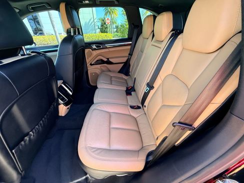 Used 2016 Porsche Cayenne S image 18