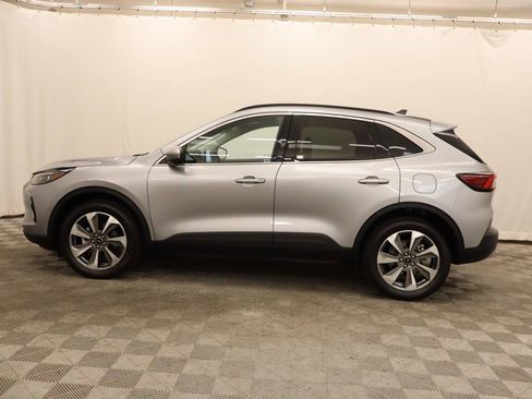 Used 2023 Ford Escape Platinum AWD/4WD image 2