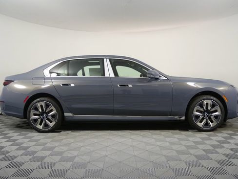 Used 2026 BMW i7 eDrive50 w/ Executive Package image 2