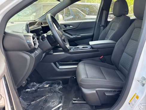 Used 2025 Chevrolet Equinox LT image 27