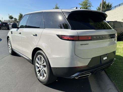 Used 2024 Land Rover Range Rover Sport SE AWD/4WD image 5