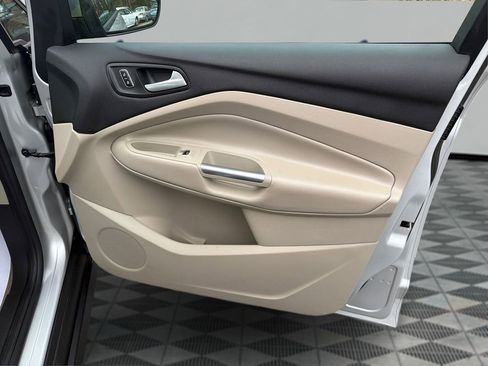 Used 2015 Ford C-MAX SE image 23