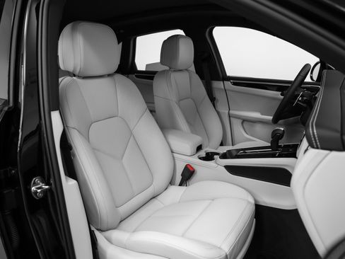 Used 2025 Porsche Macan image 20