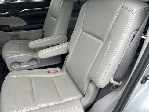 Used 2016 Toyota Highlander Limited image 13