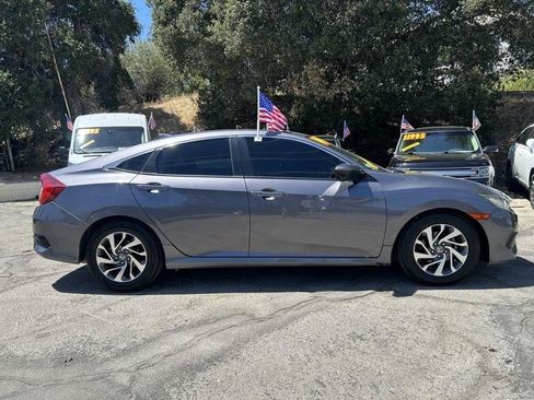 Used 2018 Honda Civic EX image 3
