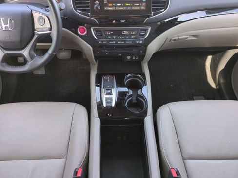 Used 2020 Honda Pilot Touring image 20