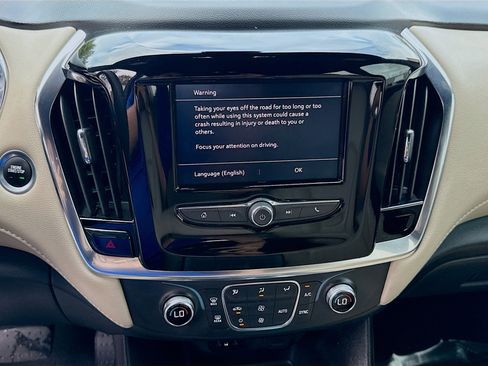 Used 2023 Chevrolet Traverse LS image 12