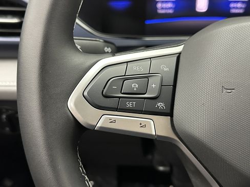 Used 2024 Volkswagen Taos SE image 14