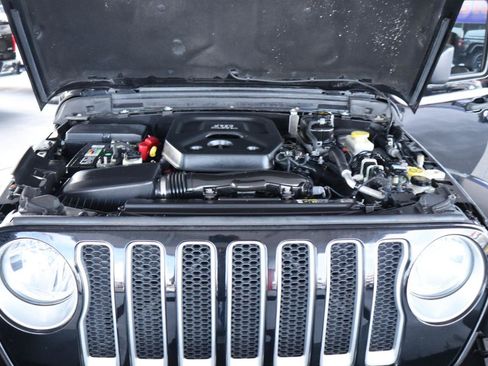 Used 2019 Jeep Wrangler Unlimited Sahara AWD/4WD image 40