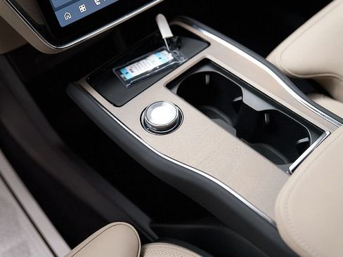 Certified 2025 Volvo EX90 Ultra AWD/4WD image 17
