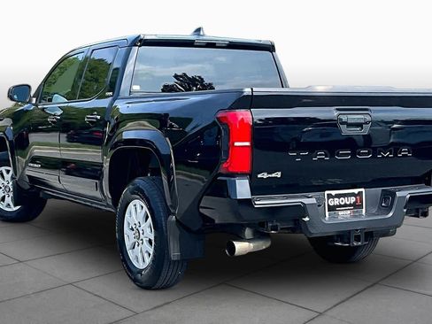 Used 2025 Toyota Tacoma SR5 AWD/4WD image 11